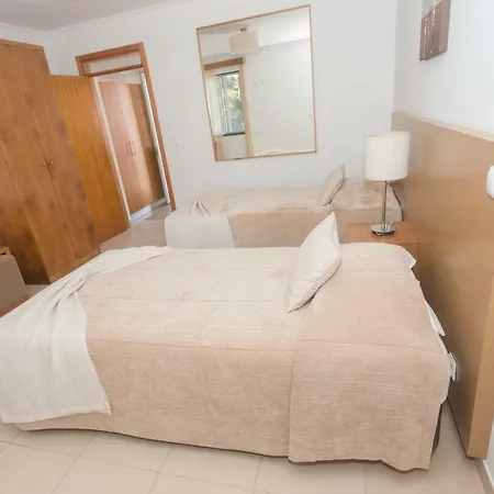 Apartment Oliveira *